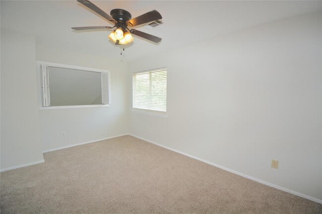 Building Photo - 18619 Spinney Ln