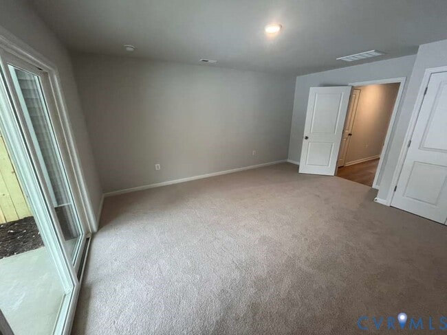 Building Photo - 467 Burden Dr