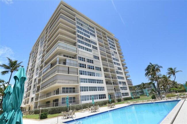 Building Photo - 1021 Hillsboro Mile