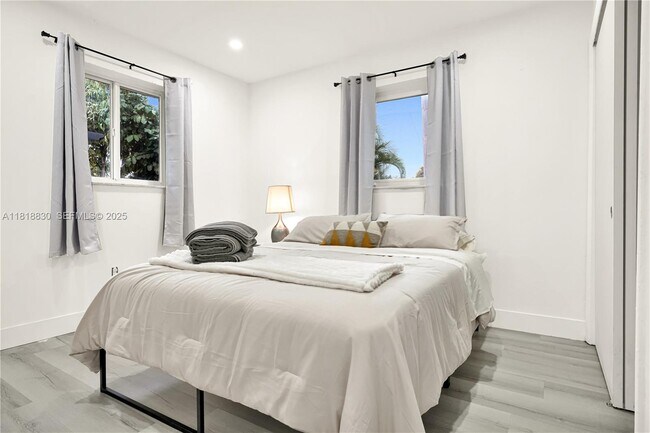 Building Photo - 300 NW 82nd Terrace