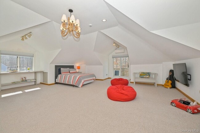 Building Photo - 16 Hildreth Rd S