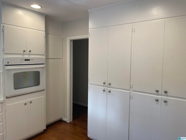 Building Photo - 3801 Rockbrook Cir