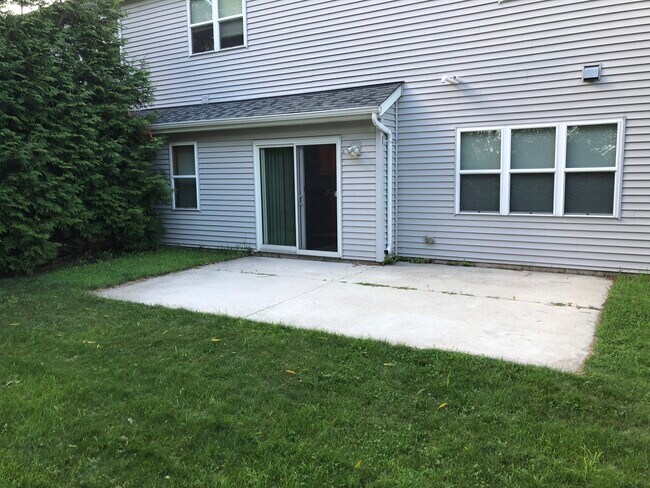 Patio Area - 2537 Deerfield Dr