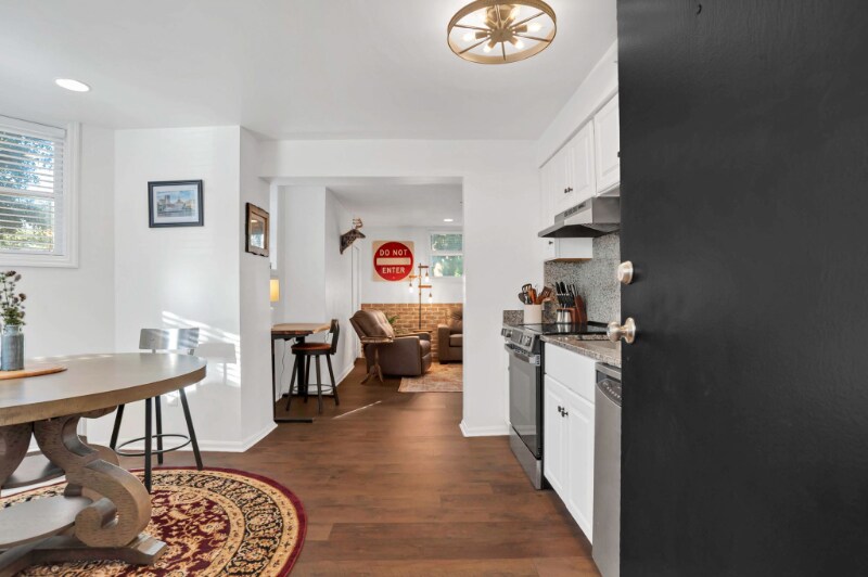 Building Photo - 121 W Hall St