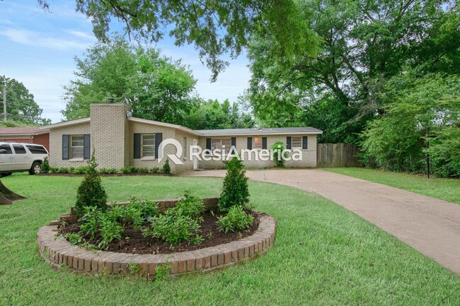 Primary Photo - Renovated 3/2 in Great Location!