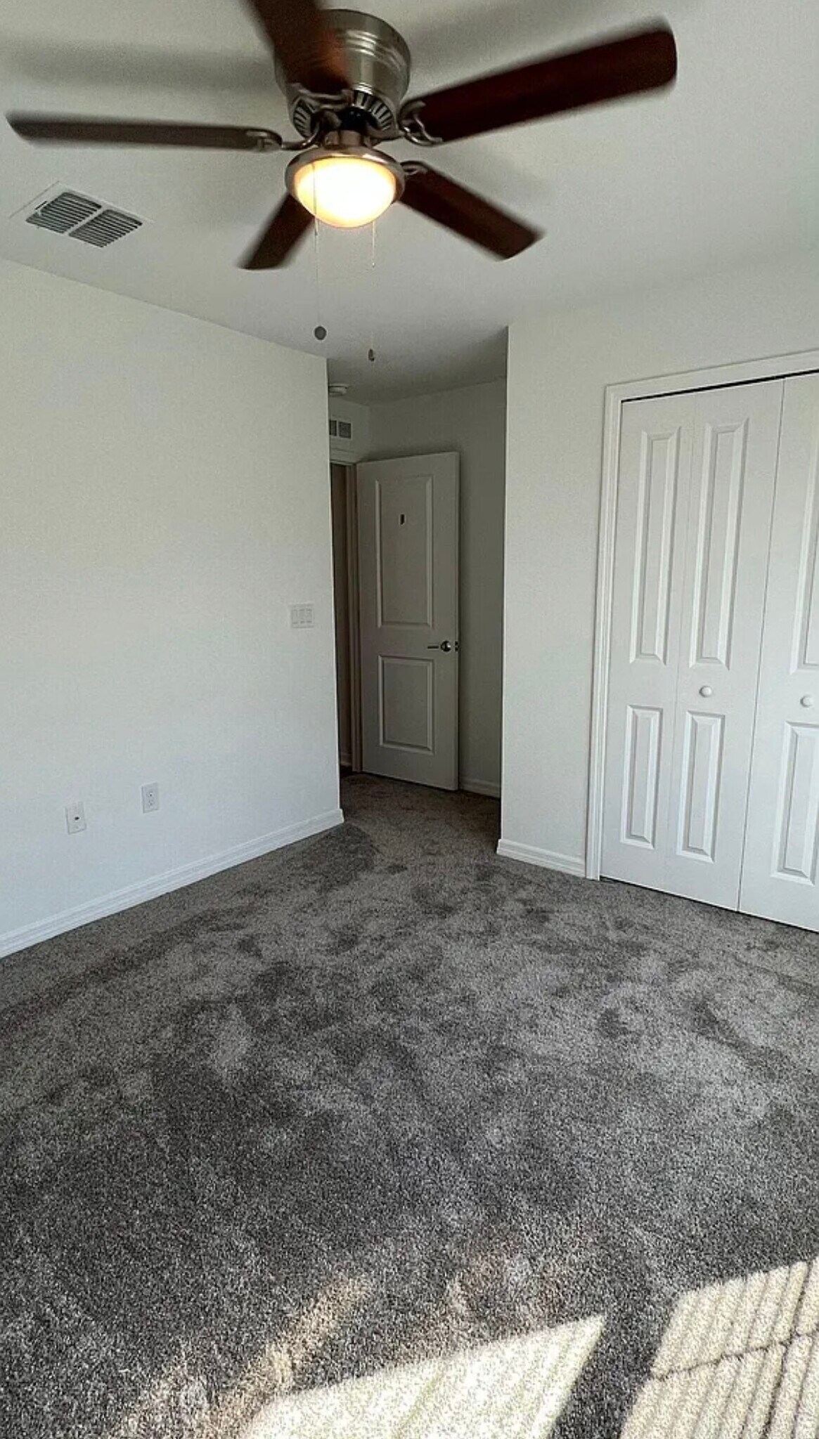 Building Photo - 409 Three Oaks Dr