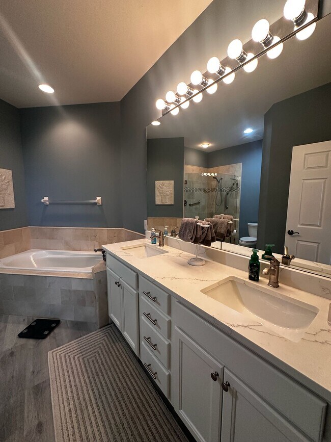 Building Photo - 9240 Bayberry Bend