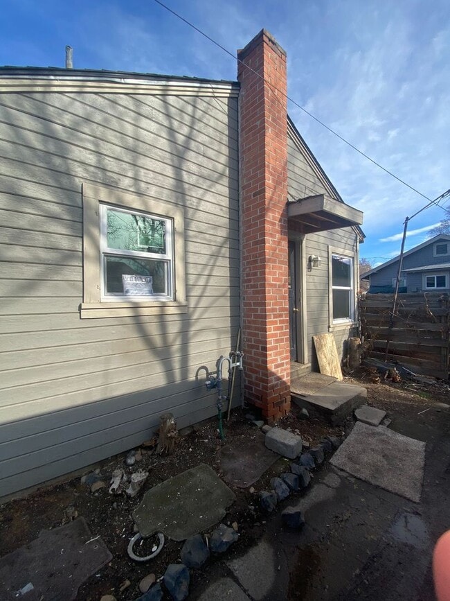Building Photo - L708