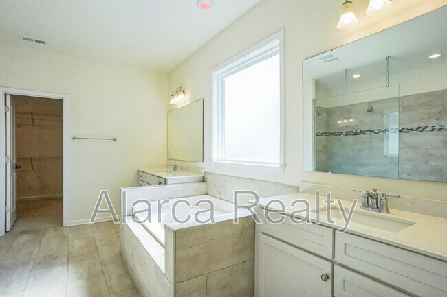Building Photo - 12824 Hindcross Dr