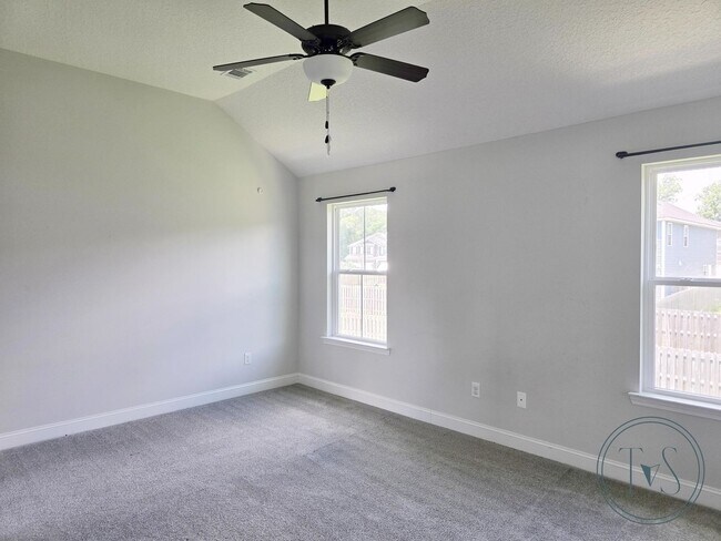 Building Photo - 532 Fairview Cir