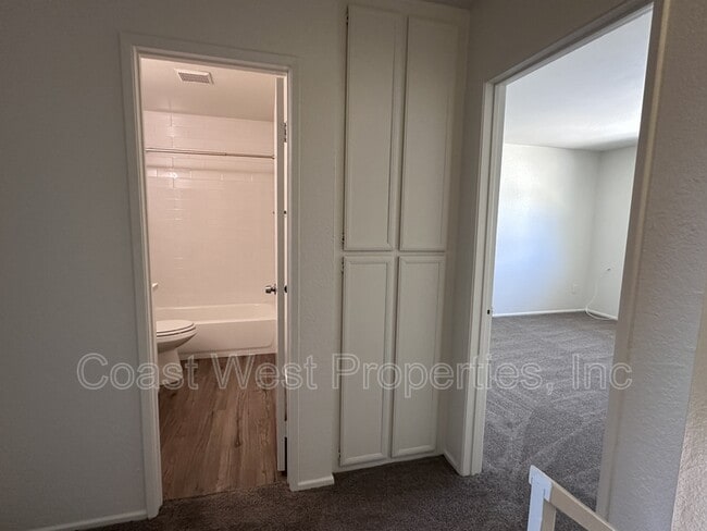 Building Photo - 1156 Cypress Ave