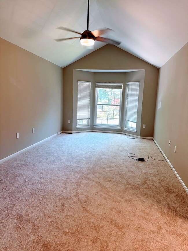Building Photo - Beautiful Colonial Home
