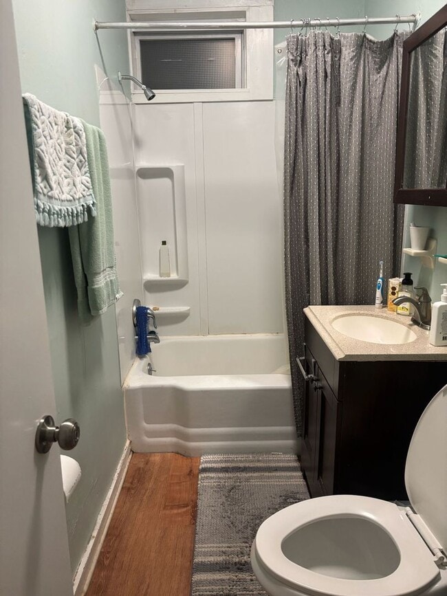 Building Photo - Charming 2BR in East Rock | Hot Water Included | Walk to Yale & SOM