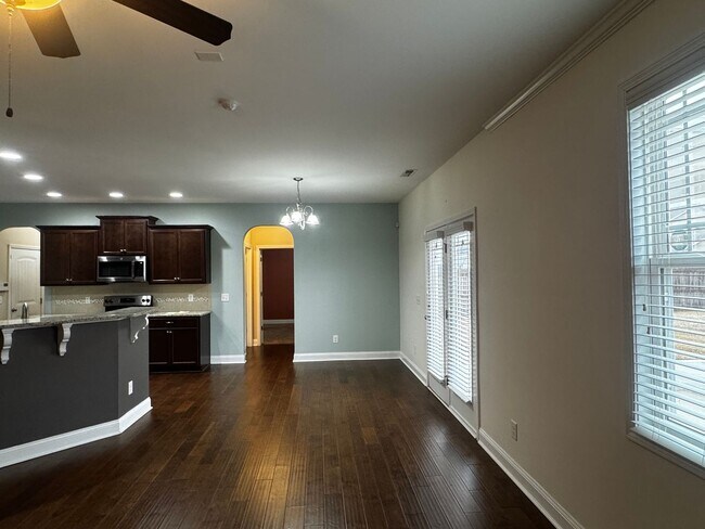 Building Photo - 5 Bedroom 3 Bath Home In Grays Creek
