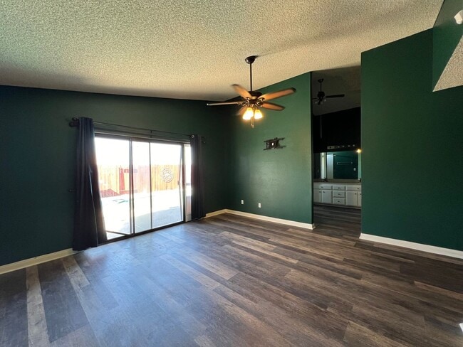 Building Photo - 3 Bedroom 2 Bathroom House with Swimming P...