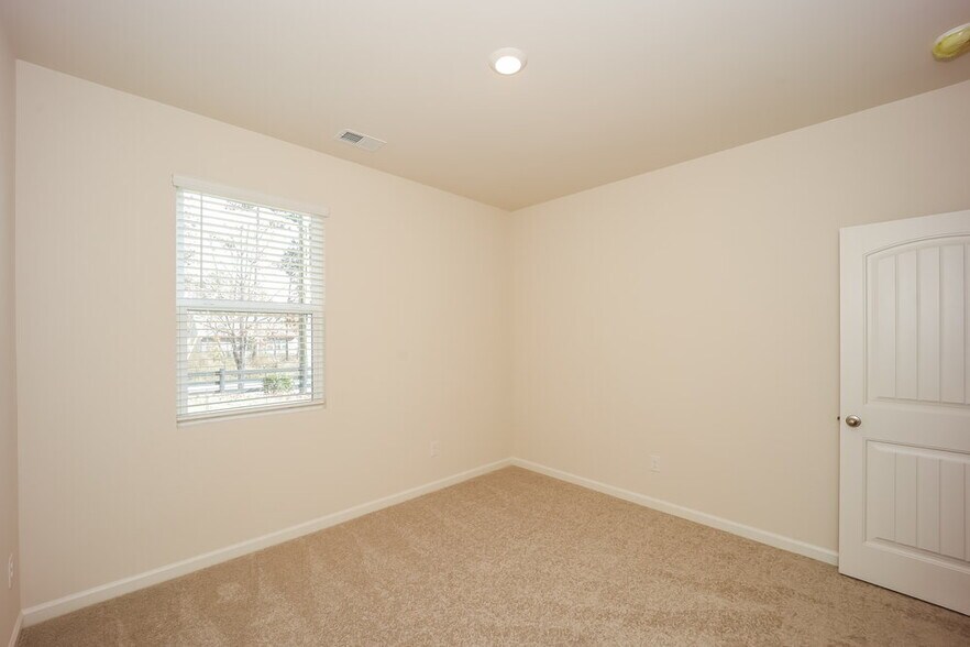 Building Photo - 101 Shadow Gln Rd