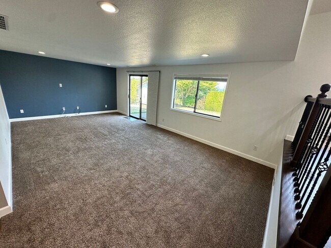 Building Photo - Stunning large 3 bedroom home in West Aubu...