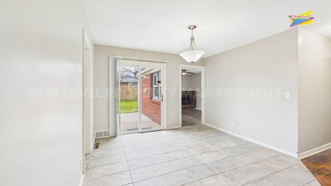 Building Photo - 886 S Fabrique Dr