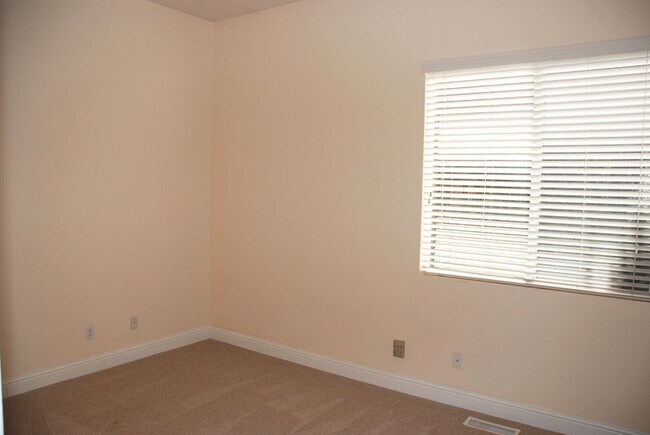 Building Photo - Beautiful 4 br, 2 bath, 2 car garage Home in Sparks.