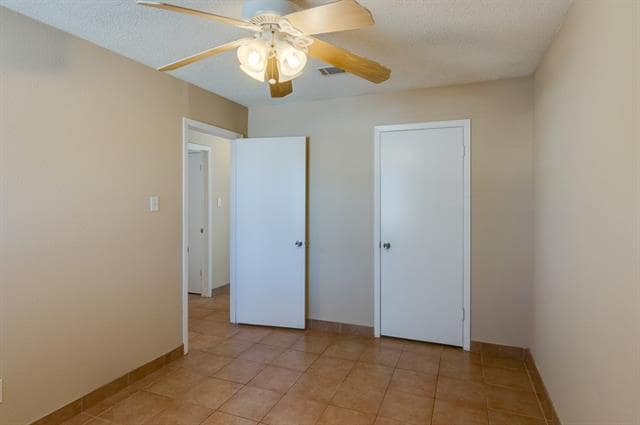 Building Photo - 611 Johns Dr