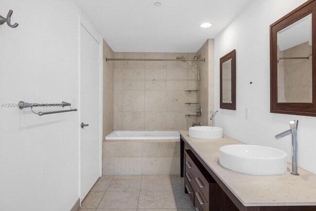 Building Photo - 465 Brickell Ave