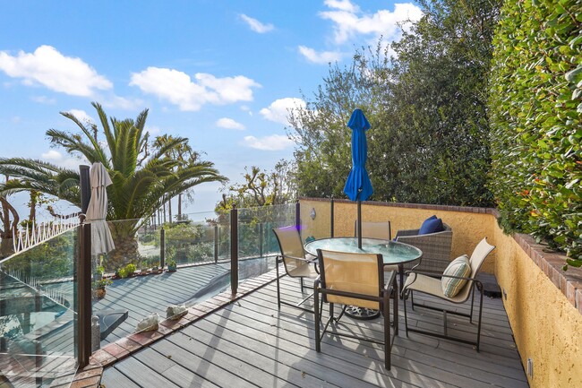 private upper deck - 4244 Avenida de la Encinal