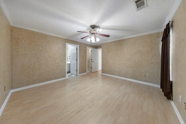 Building Photo - 2025 Baramore Oaks Dr