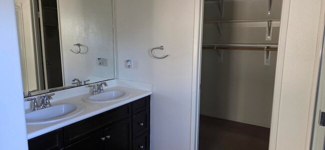 Building Photo - Beautiful Solar Home in Jurupa Valley Available Now!