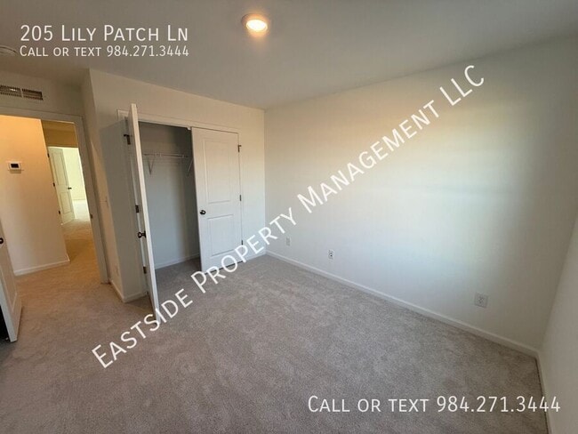 Building Photo - 205 Lily Patch Ln