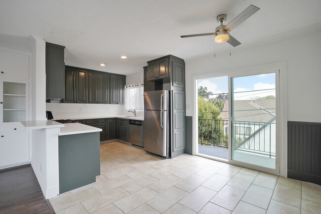 kitchen - 1322 S Ogden Dr