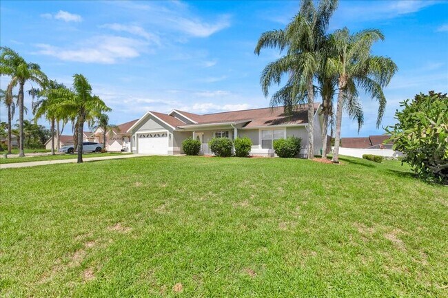 Building Photo - 112 Azalea Dr