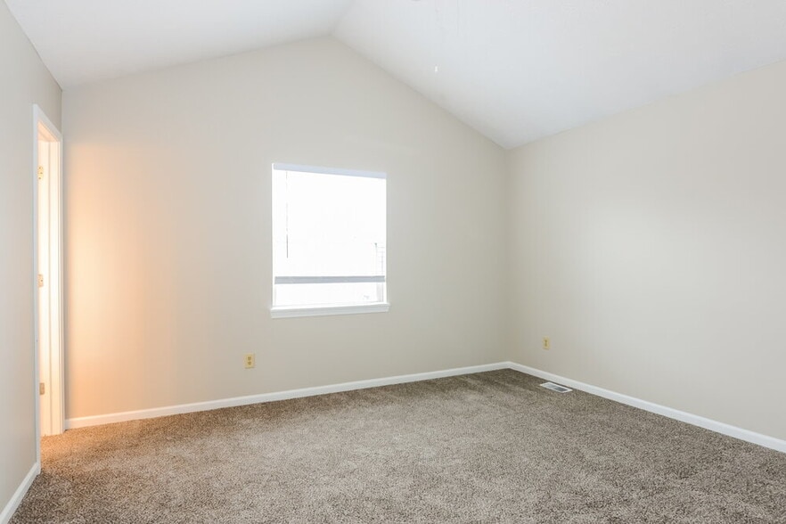 Building Photo - 8570 Eagles Nest Dr
