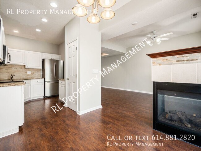 Building Photo - Spacious 3 bedroom 2.5 bathroom condo in W...