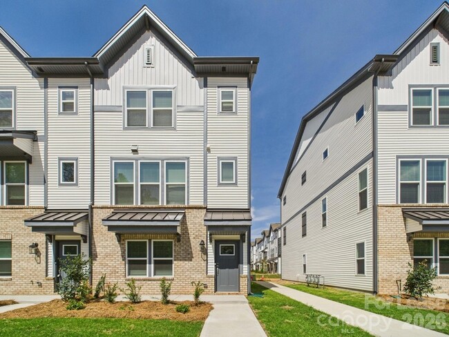 Building Photo - 1623 Blanche St