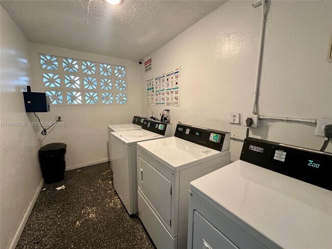 Building Photo - 529 SW 4th St