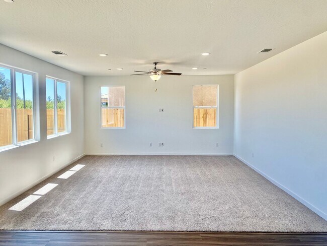 Building Photo - 5 Bedroom In Clovis Unified School District