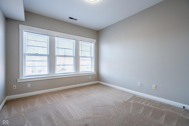 Building Photo - 234 E 9th St