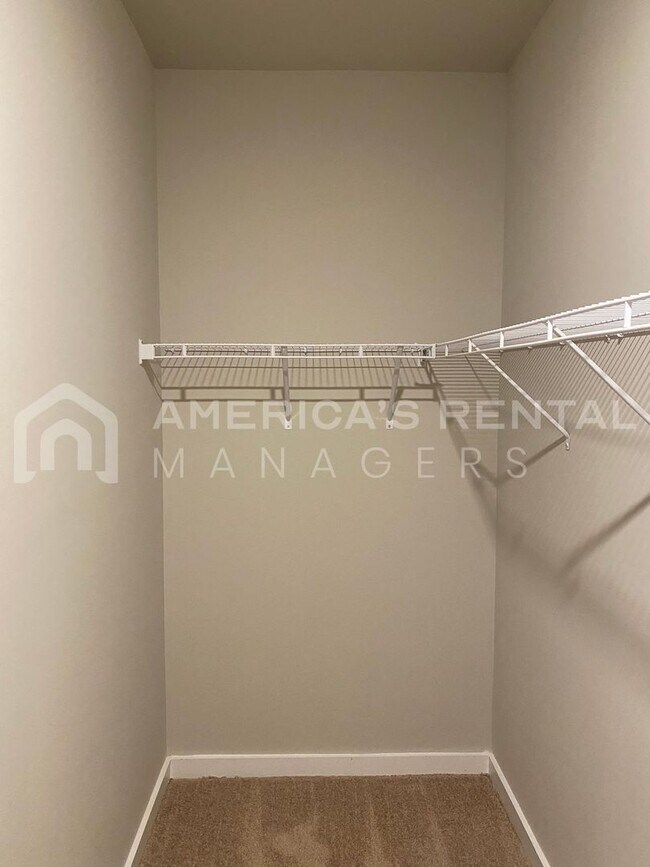 Building Photo - 210 Ridgeview Cir