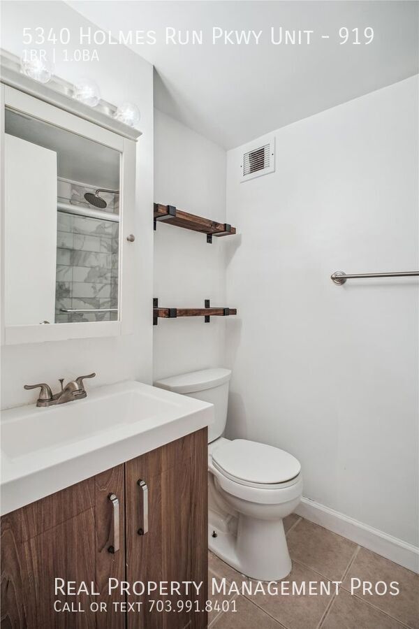 Building Photo - Stylish, Updated Condo Near Metro — All Ut...