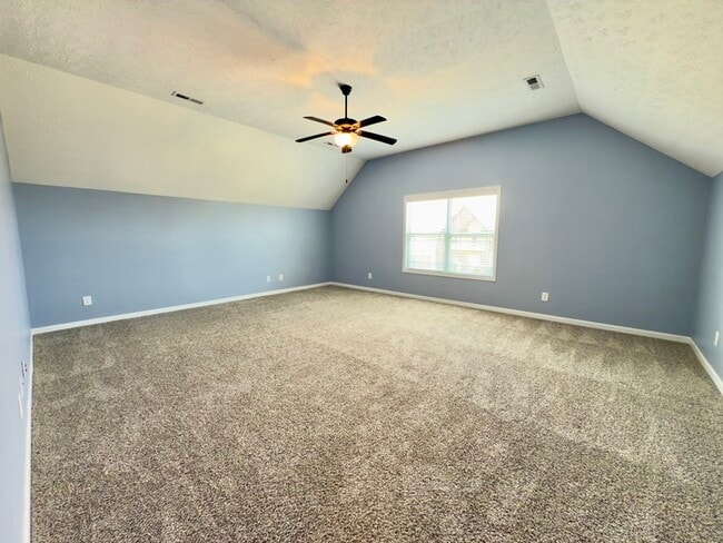 Building Photo - 532 Larkspur Dr