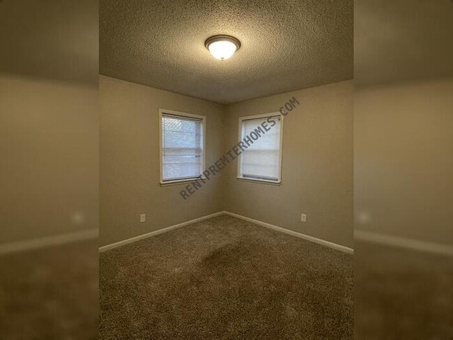 Building Photo - 7400 Debbie Dr