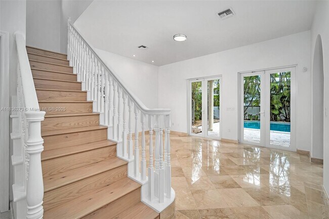 Building Photo - 1135 Asturia Ave