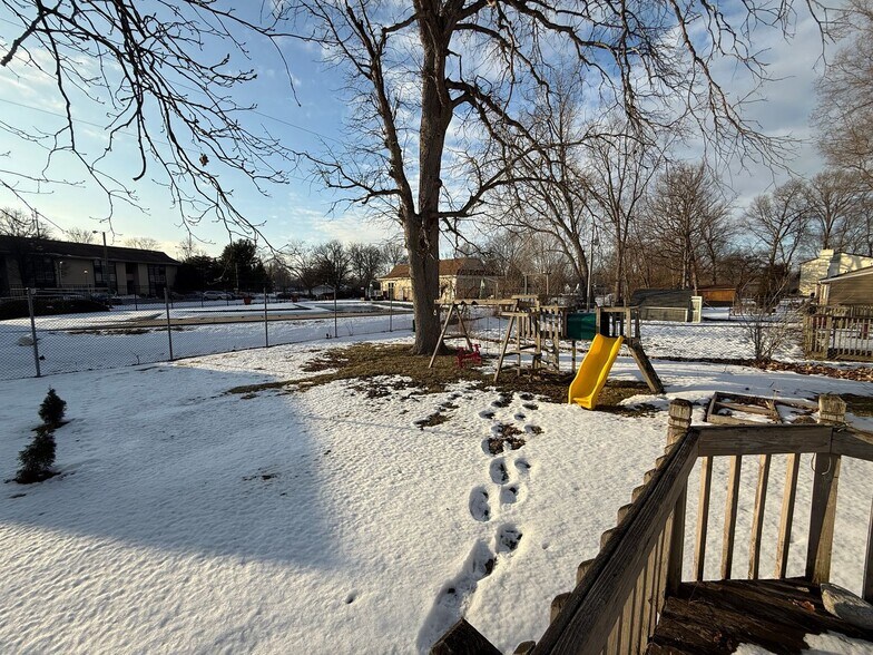 Building Photo - 6915 Salge Dr