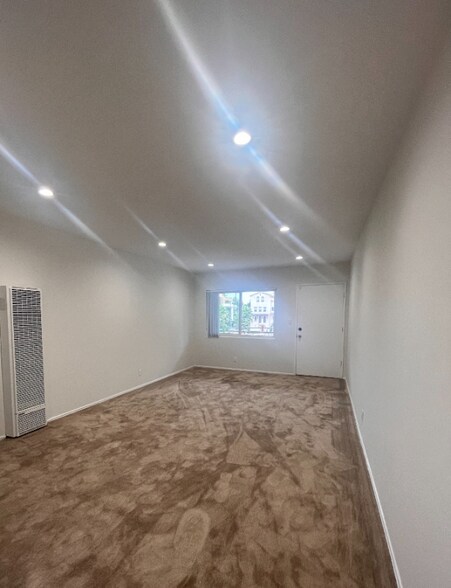Building Photo - 251 N El Molino Ave