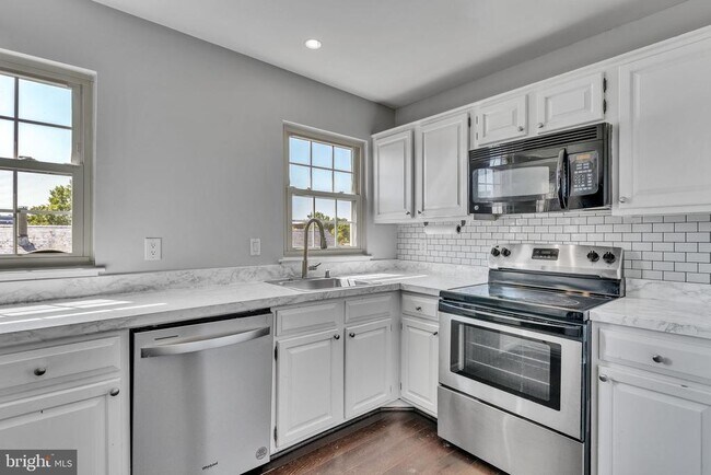 Building Photo - 525 Bashford Ln