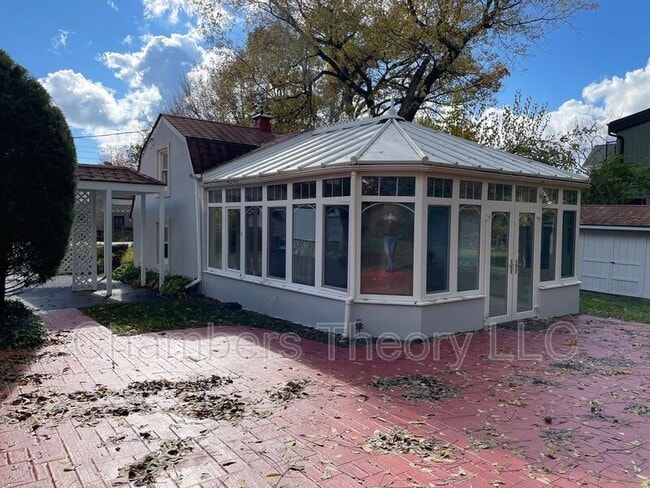 Building Photo - 10130 Blake Ln