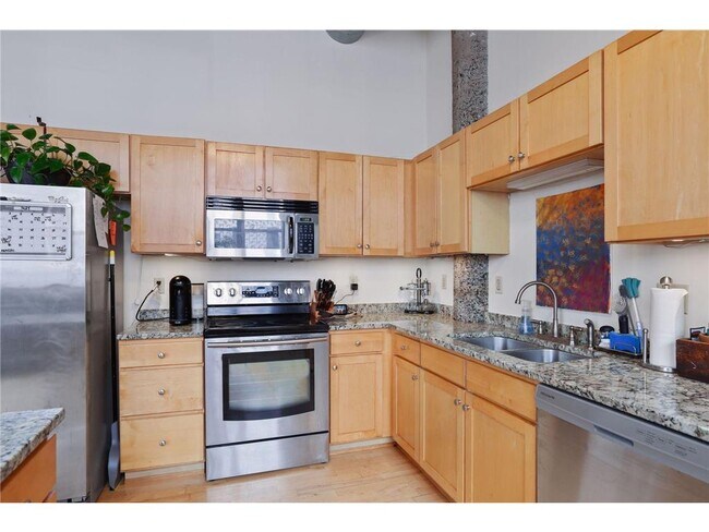 Building Photo - 521 S 7th St