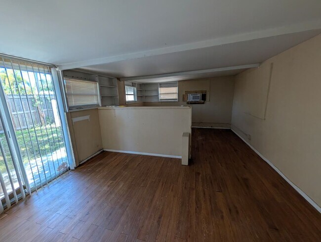 Building Photo - Charming Remodeled 3BD/1BA + Bonus Room | Fenced Yard | Pet Friendly