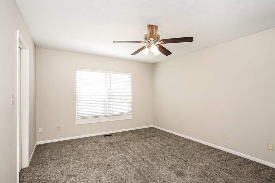 Building Photo - 5805 Tanager Ln