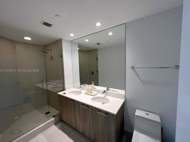 Building Photo - 501 NE 31st St